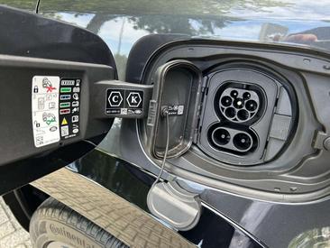 Land Rover Defender 130 D300 MHEV — photo 15