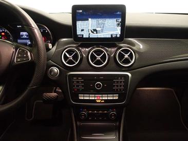 Mercedes GLA 180 — photo 8