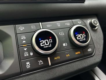 Land Rover Defender 130 D300 MHEV — photo 23