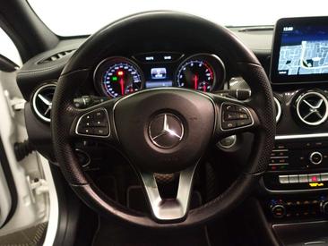 Mercedes GLA 180 — photo 15