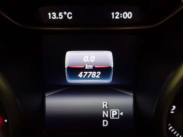 Mercedes GLA 180 — photo 16