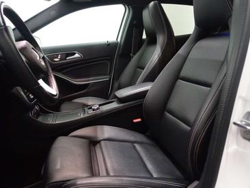 Mercedes GLA 180 — photo 22