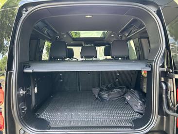 Land Rover Defender 130 D300 MHEV — photo 31