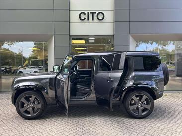 Land Rover Defender 130 D300 MHEV — photo 32