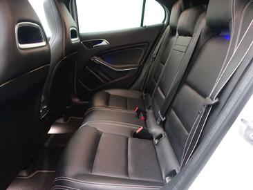 Mercedes GLA 180 — photo 24