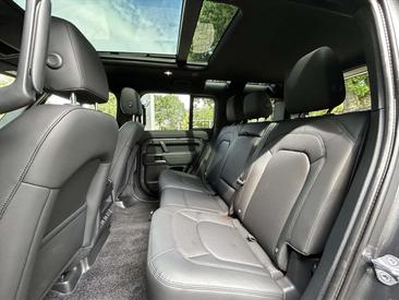 Land Rover Defender 130 D300 MHEV — photo 36