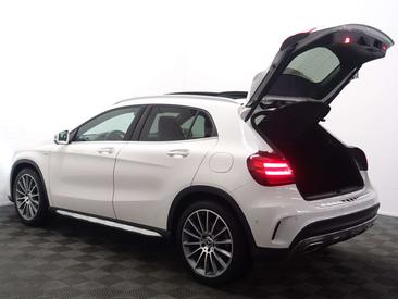 Mercedes GLA 180 — photo 32