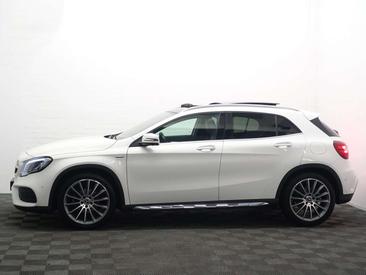 Mercedes GLA 180 — photo 35