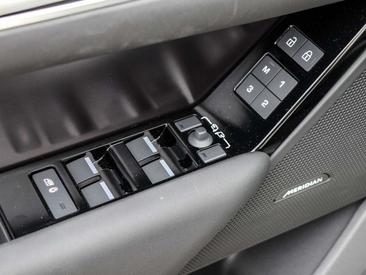 Land Rover Range Rover Velar D200 — photo 14