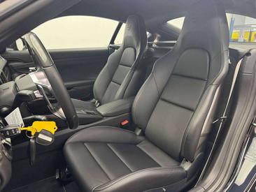 Porsche 718 Cayman — photo 9