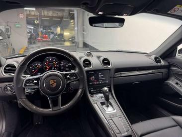 Porsche 718 Cayman — photo 10
