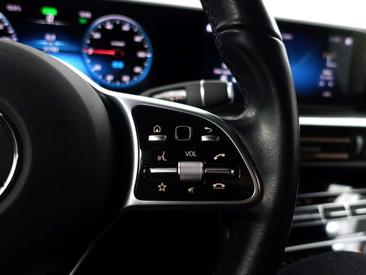 Mercedes EQC 400 — photo 16