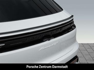 Porsche Macan 4S Electric — photo 34
