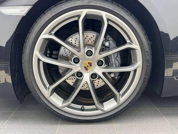 Porsche 718 Cayman — photo 19