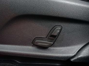 Mercedes EQC 400 — photo 21