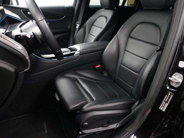 Mercedes EQC 400 — photo 22