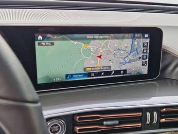 Mercedes EQC 400 — photo 8