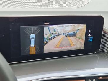Mercedes EQC 400 — photo 10