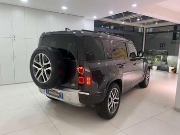 Land Rover Defender 90 D200 MHEV — photo 8