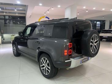 Land Rover Defender 90 D200 MHEV — photo 9