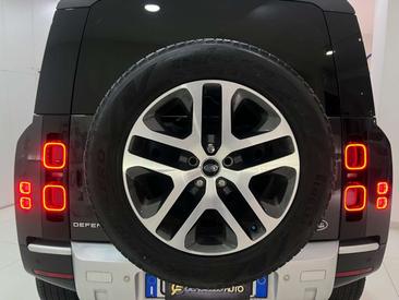 Land Rover Defender 90 D200 MHEV — photo 11