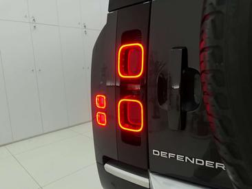 Land Rover Defender 90 D200 MHEV — photo 12