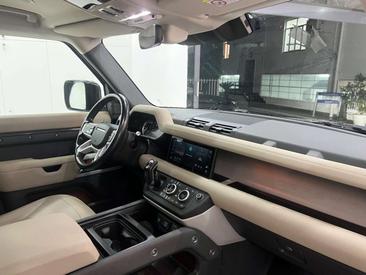 Land Rover Defender 90 D200 MHEV — photo 13