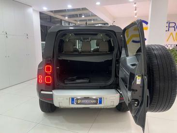 Land Rover Defender 90 D200 MHEV — photo 15