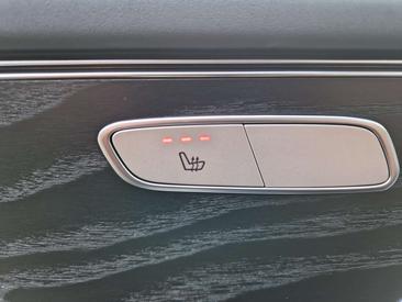 Mercedes EQC 400 — photo 17