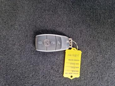 Mercedes EQC 400 — photo 21