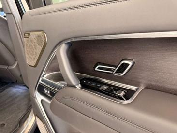 Land Rover Range Rover P460e — photo 28