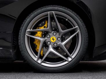 Ferrari F8 Spider — photo 15