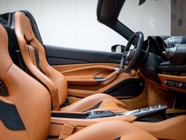 Ferrari F8 Spider — photo 22