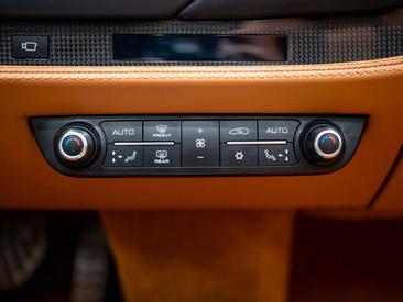 Ferrari F8 Spider — photo 29