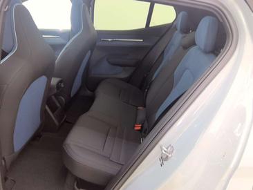 Volvo EX30 Single Motor Extended Range — photo 11