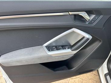 Audi Q3 35 TDI — photo 13