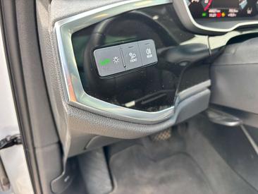 Audi Q3 35 TDI — photo 14
