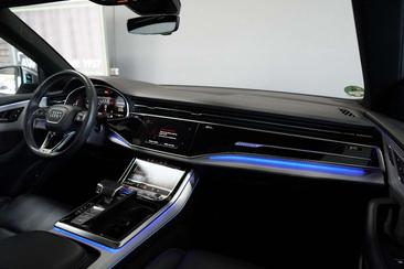 Audi SQ8 TFSI — photo 31