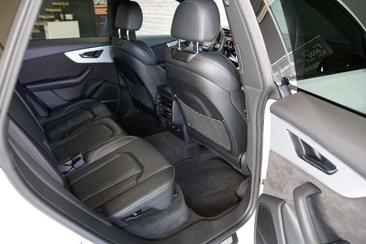 Audi SQ8 TFSI — photo 32