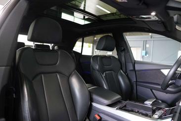 Audi SQ8 TFSI — photo 34