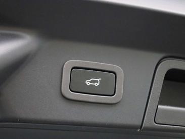 Land Rover Range Rover Velar P250 — photo 14