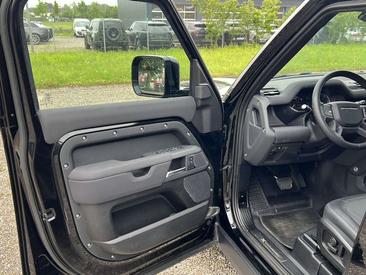 Land Rover Defender 110 D300 MHEV — photo 9