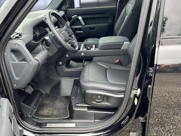 Land Rover Defender 110 D300 MHEV — photo 10