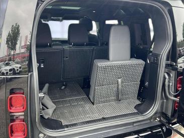 Land Rover Defender 110 D300 MHEV — photo 18