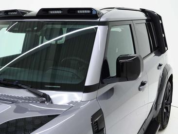 Land Rover Defender 110 P400e — photo 12