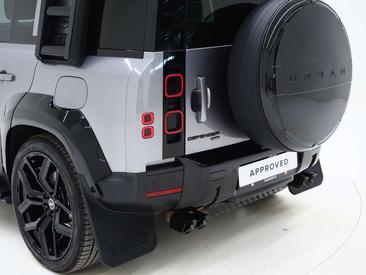 Land Rover Defender 110 P400e — photo 16