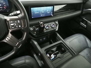 Land Rover Defender 110 P400e — photo 39
