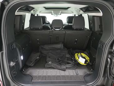 Land Rover Defender 110 P400e — photo 45
