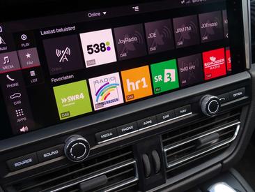 Porsche Macan S — photo 21