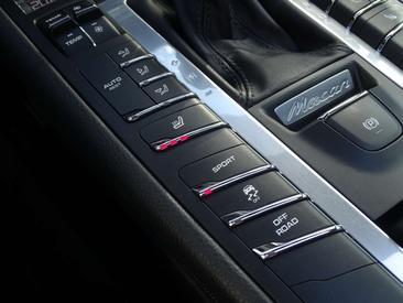 Porsche Macan S — photo 24